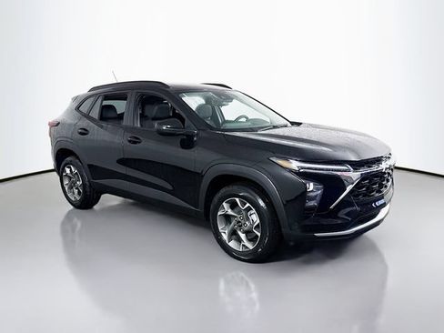 New 2026 Chevrolet Trax LT w/ Driver Confidence Package FWD image 3