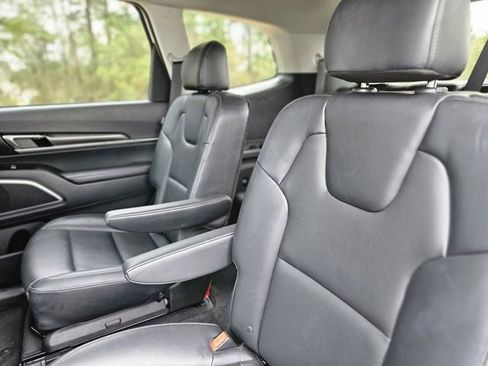 Used 2025 Kia Telluride S image 28