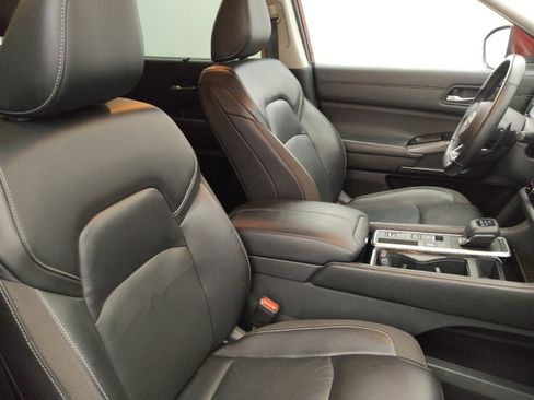 Used 2022 Nissan Pathfinder SL FWD image 21