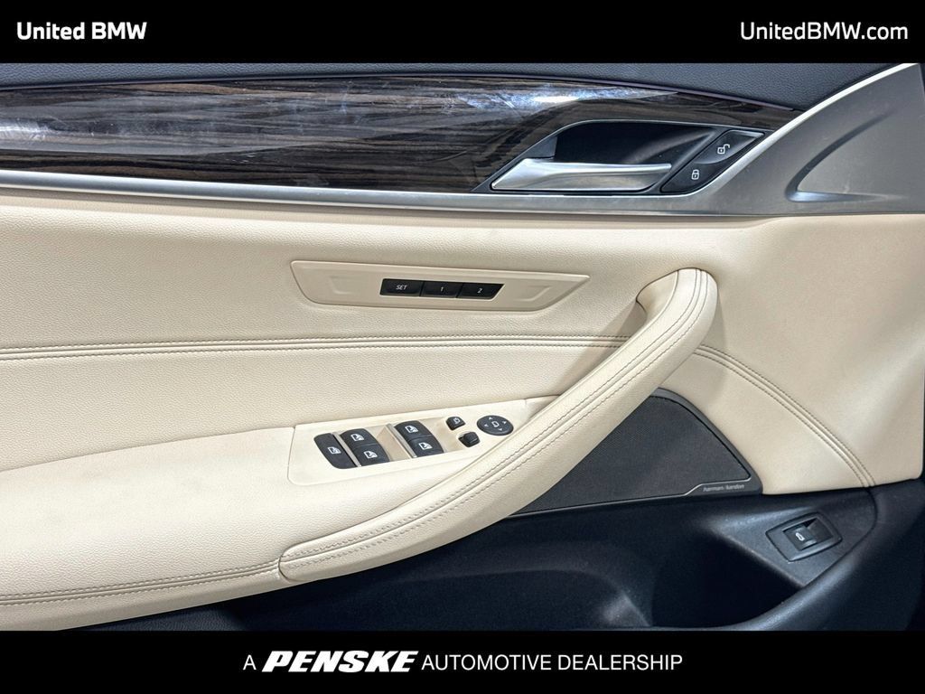 Used 2022 BMW 530i w/ Premium Package RWD image 10