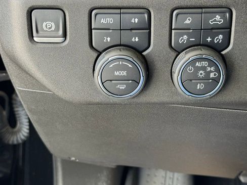 Used 2024 Chevrolet Silverado 1500 High Country w/ High Country Premium Package AWD/4WD image 36