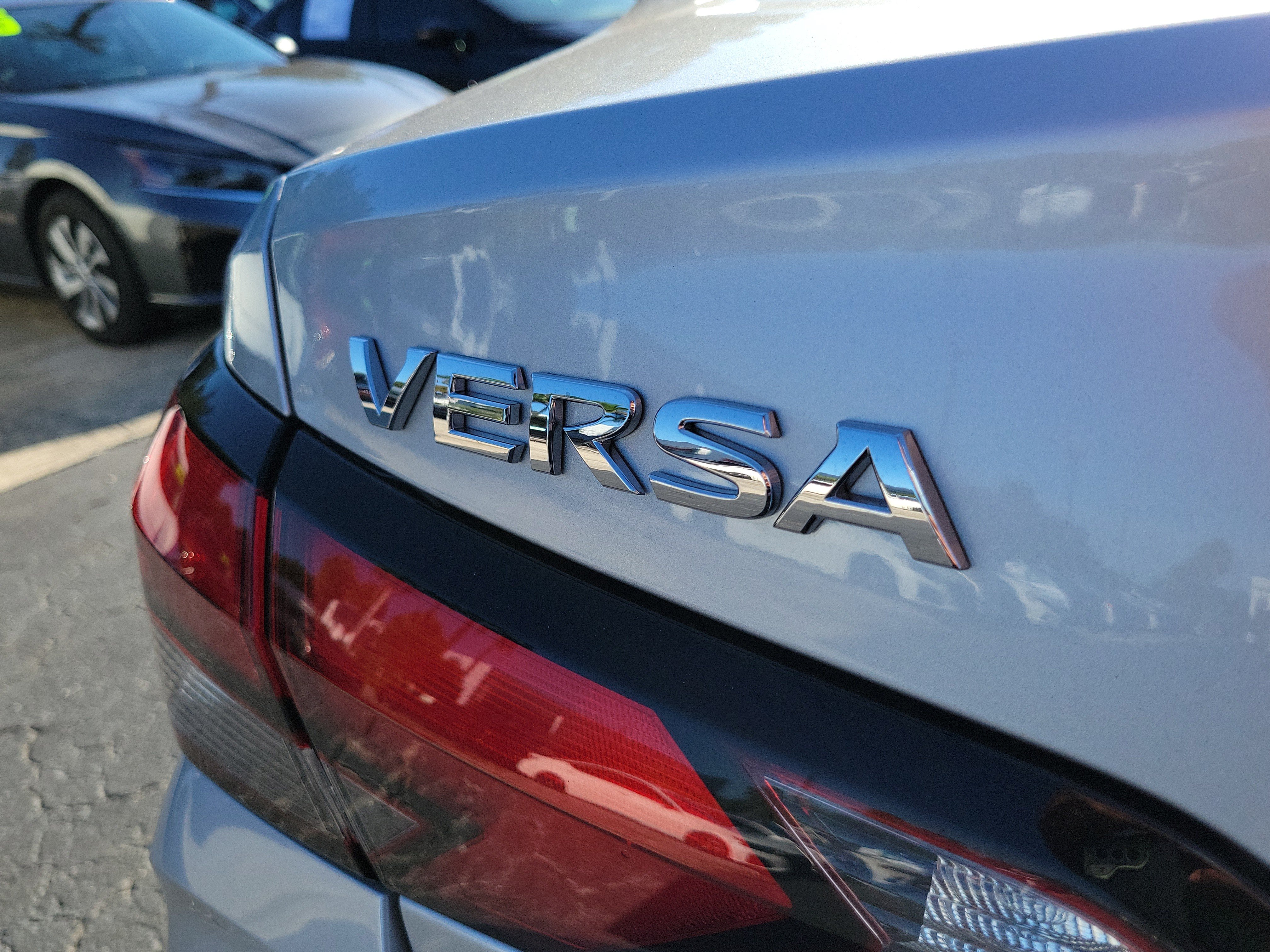 Used 2025 Nissan Versa S w/ Trunk Package FWD image 8