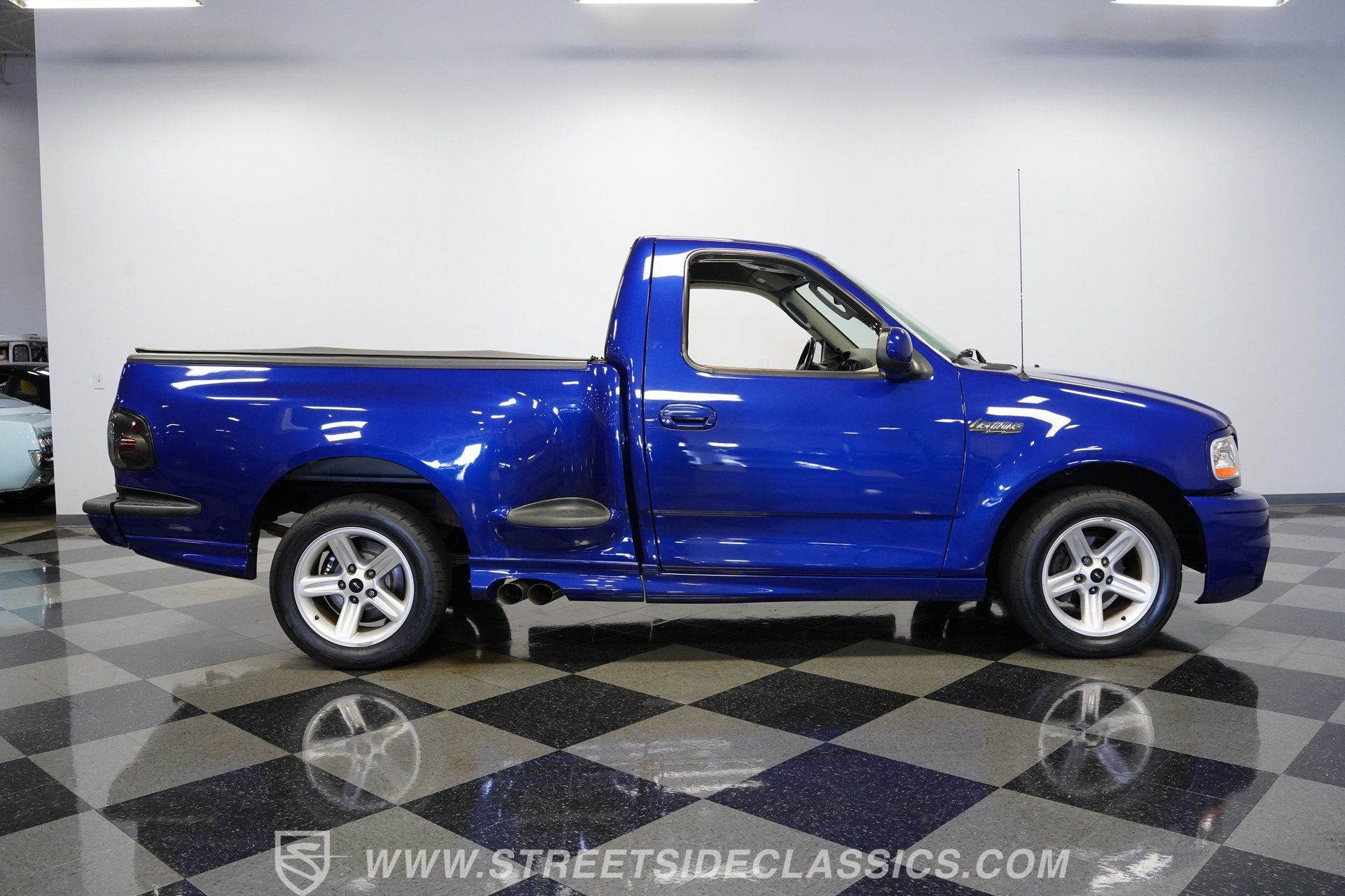 Used 2003 Ford F150 Lightning RWD image 15