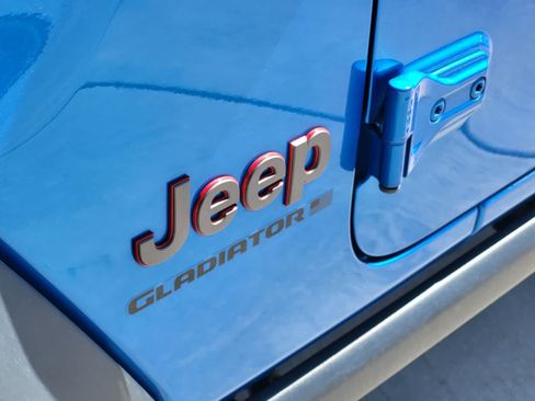 Used 2023 Jeep Gladiator Rubicon w/ Trailer Tow Package AWD/4WD image 28