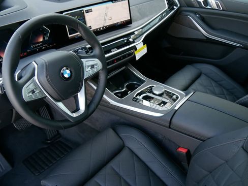 Used 2025 BMW X7 xDrive40i image 5