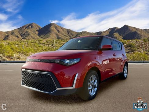 Used 2025 Kia Soul LX w/ LX Technology Package FWD image 2