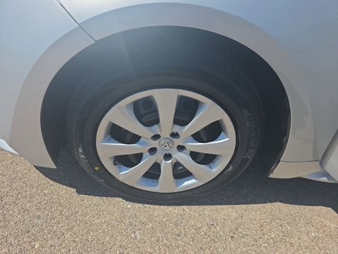 Used 2021 Toyota Corolla LE FWD image 26