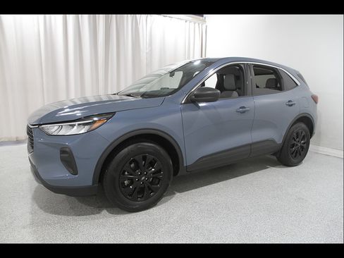 Used 2023 Ford Escape Active AWD/4WD image 3