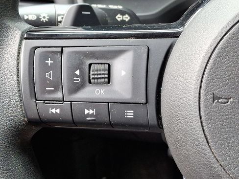 Used 2023 Nissan Rogue SV AWD/4WD image 21