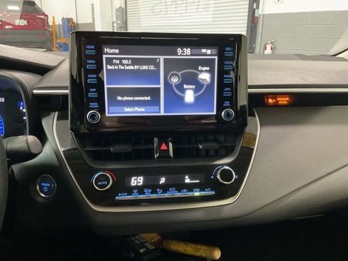 Used 2022 Toyota Corolla LE FWD image 16