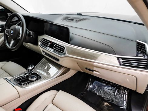 Used 2020 BMW X7 M50i w/ Dynamic Handling Package AWD/4WD image 9