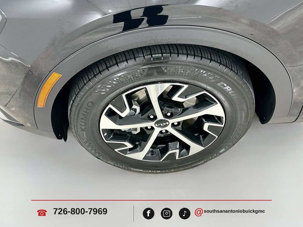 Used 2025 Kia Sportage EX FWD image 32