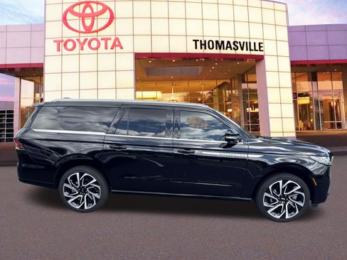 Used 2026 Lincoln Navigator L Reserve AWD/4WD image 5
