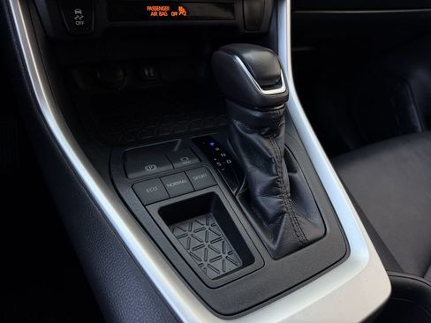 Used 2019 Toyota RAV4 XLE Premium FWD image 19