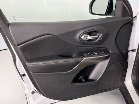 Used 2020 Jeep Cherokee Limited FWD image 26