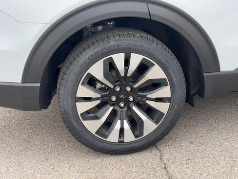 New 2026 Ford Explorer Platinum w/ LUX Leather Package image 4