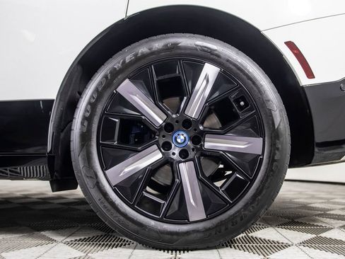 Used 2024 BMW iX xDrive50 w/ Sport Package AWD/4WD image 38