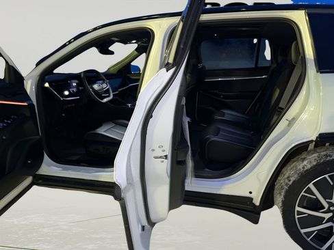 Used 2025 Jeep Wagoneer S Limited image 26