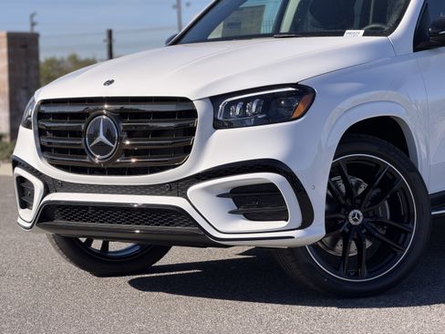 New 2026 Mercedes-Benz GLS 450 4MATIC image 3