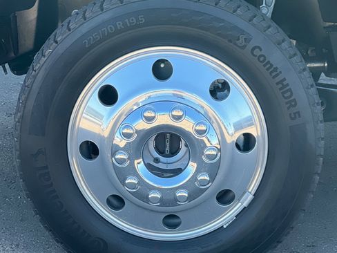 Used 2025 Ford F450 Platinum w/ FX4 Off-Road Package image 26