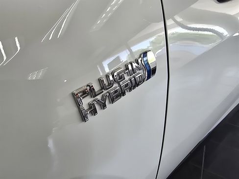 Used 2021 Toyota RAV4 SE w/ Weather & Moonroof Package AWD/4WD image 28