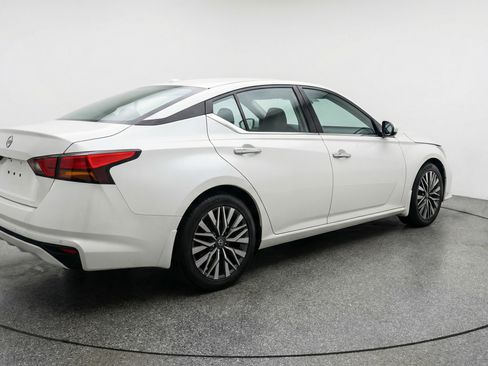 Used 2025 Nissan Altima 2.5 SV image 9
