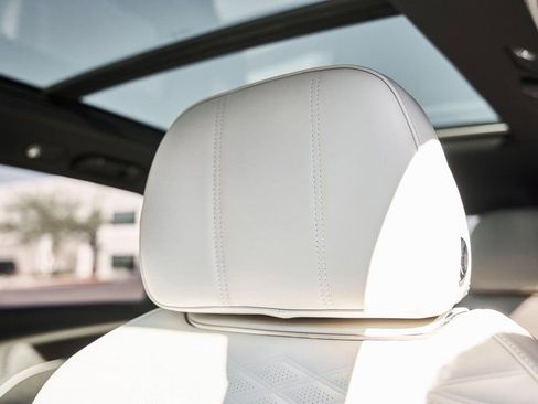 Used 2023 Bentley Bentayga Extended Wheelbase AWD/4WD image 46