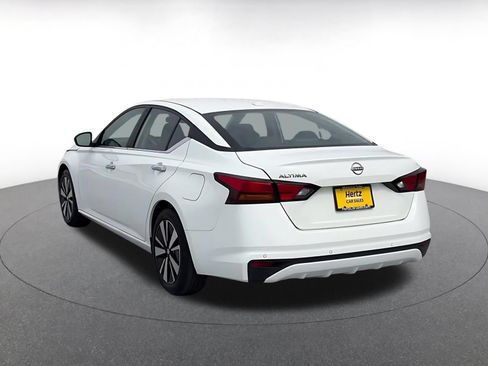 Used 2025 Nissan Altima 2.5 SV FWD image 10
