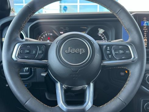 Used 2024 Jeep Wrangler Unlimited Sahara w/ Technology Group AWD/4WD image 24
