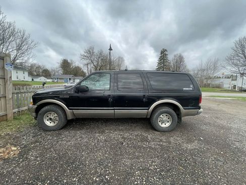 Used 2002 Ford Excursion Limited image 1