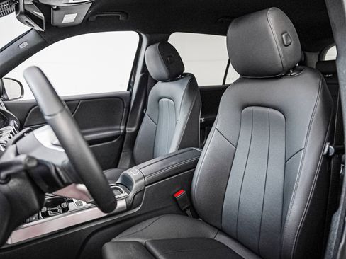 Certified 2025 Mercedes-Benz GLB 250 image 12