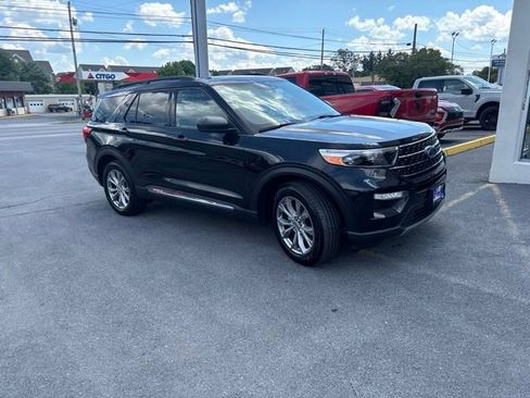 Used 2020 Ford Explorer XLT w/ Equipment Group 202A AWD/4WD image 3