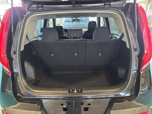 Used 2022 Kia Soul LX image 13