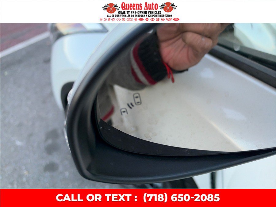Used 2018 Toyota C-HR XLE FWD image 35