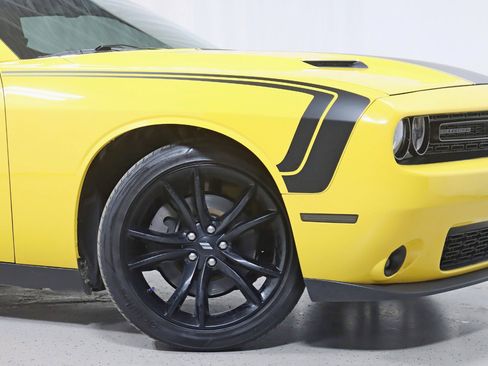 Used 2018 Dodge Challenger SXT Plus image 5