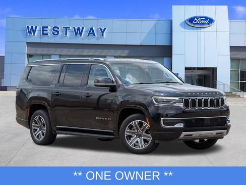 Used 2024 Jeep Wagoneer L Series II w/ Flexible Seating Group RWD image 1