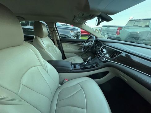 Used 2018 Buick LaCrosse Essence FWD image 2