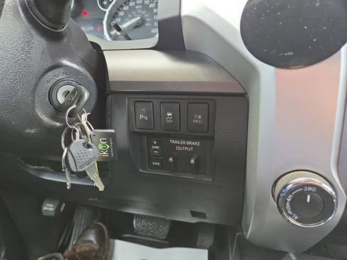 Used 2017 Toyota Tundra SR5 AWD/4WD image 22