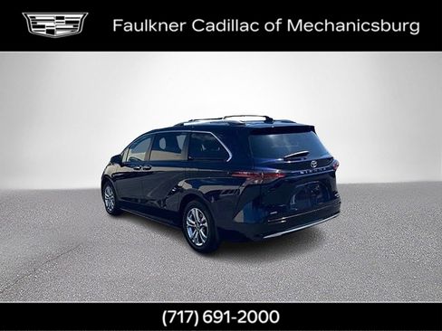 Used 2023 Toyota Sienna Platinum AWD/4WD image 8