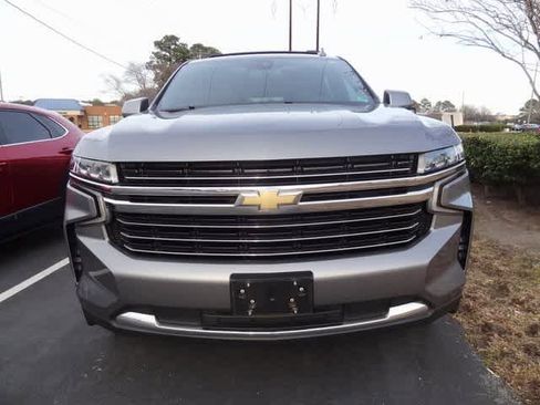 Used 2021 Chevrolet Suburban LT image 2