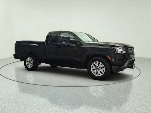 Used 2023 Nissan Frontier SV w/ Technology Package RWD image 2