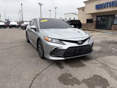 Used 2024 Toyota Camry XLE w/ Cold Weather Package image 11