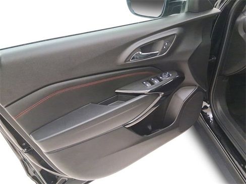 Used 2025 Chevrolet Trax RS w/ Sunroof Package image 13