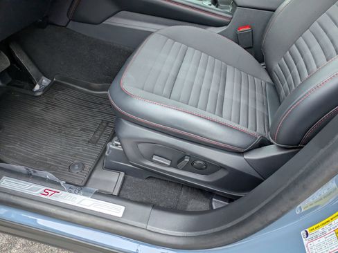 Certified 2025 Ford Explorer ST-Line w/ Premium Package image 14