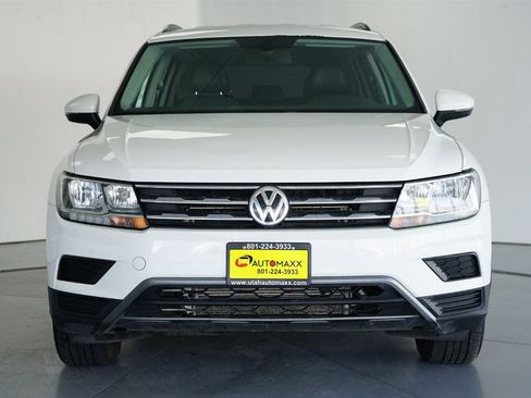 Used 2018 Volkswagen Tiguan SE image 2