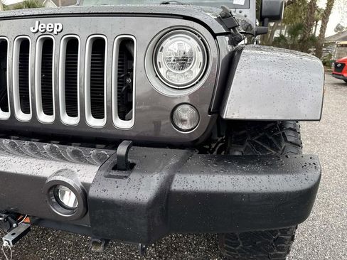 Used 2017 Jeep Wrangler Unlimited Sahara w/ Max Tow Package image 10