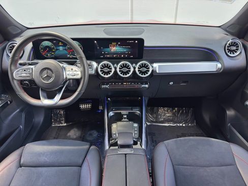 Used 2022 Mercedes-Benz GLB 250 w/ AMG Line image 12