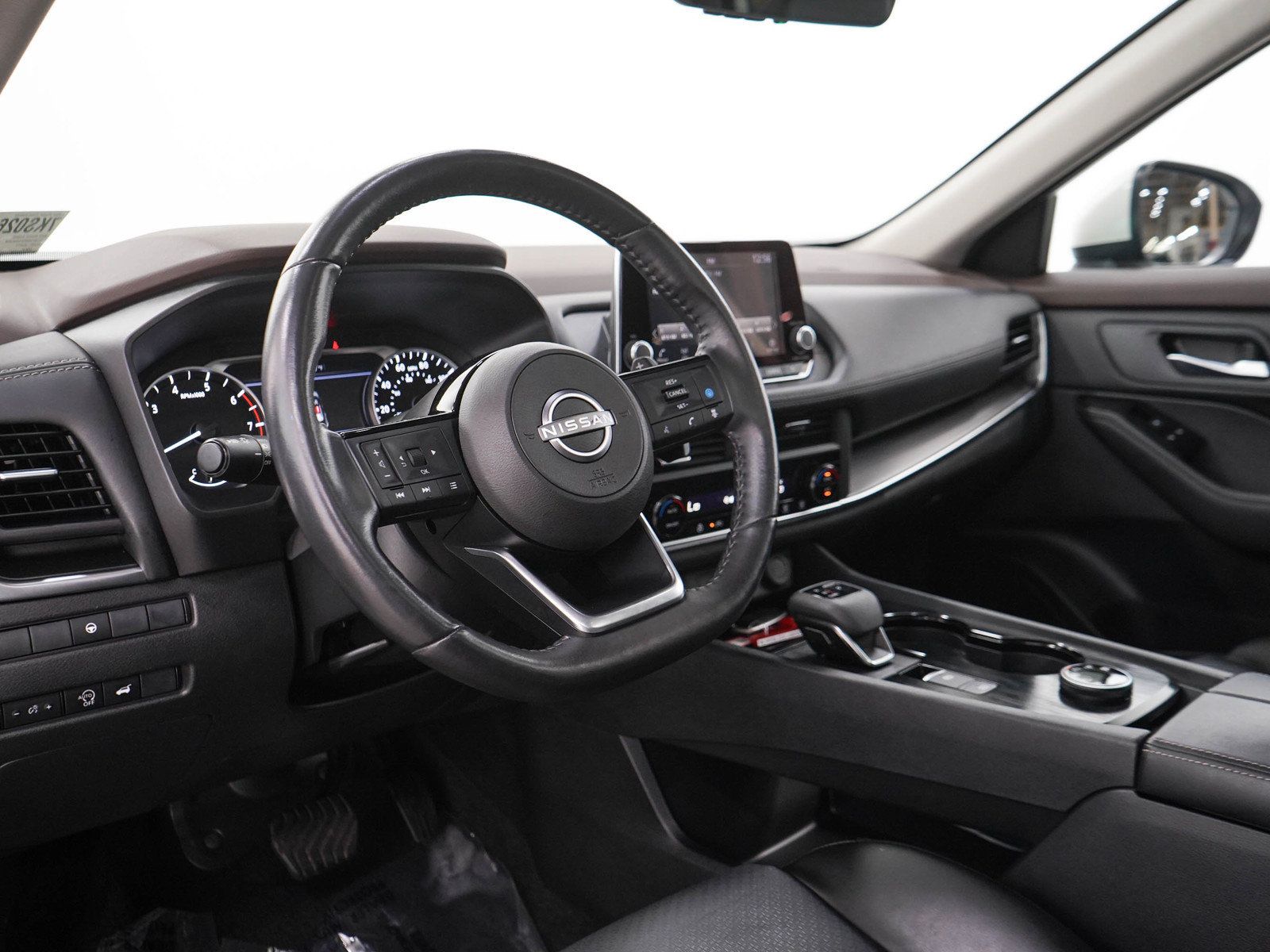 Used 2023 Nissan Rogue SV w/ SV Premium B Package AWD/4WD image 24
