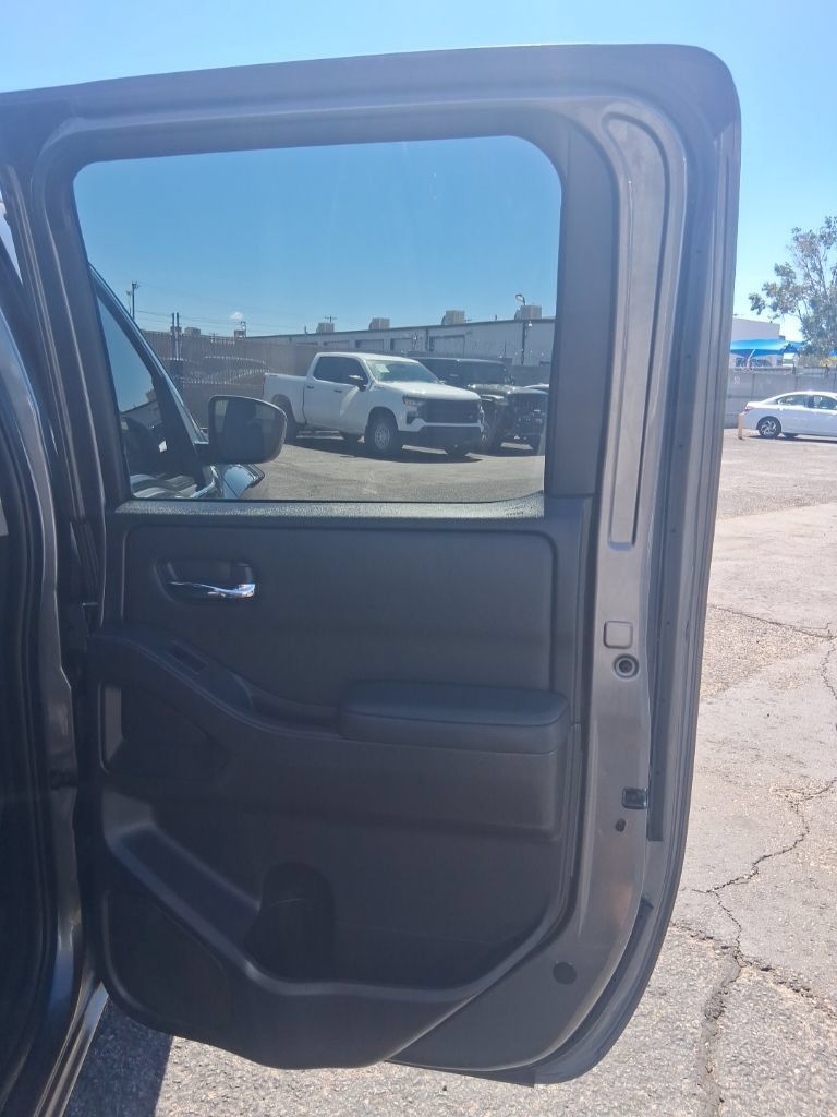 Used 2022 Nissan Frontier SV AWD/4WD image 7