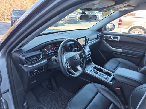 Certified 2023 Ford Explorer XLT w/ Equipment Group 202A image 14